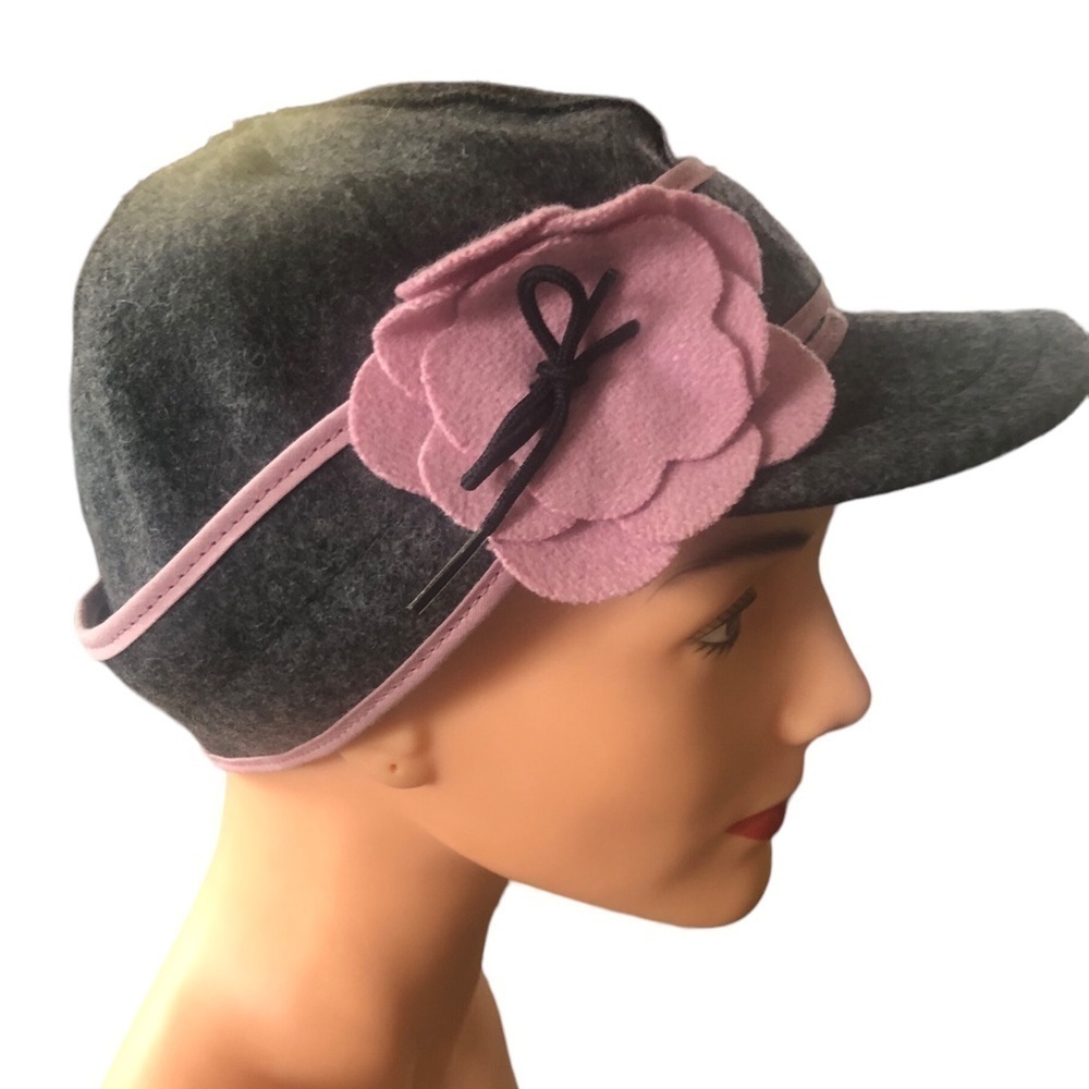 Stormy Kromer 100% Wool Hat Cap  Sz. 7 1/8 Felted Flower Gray Pink Winter Cozy